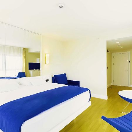 Orbi Twin Towers Aparthotel With Sea View バトゥーミ エクステリア 写真