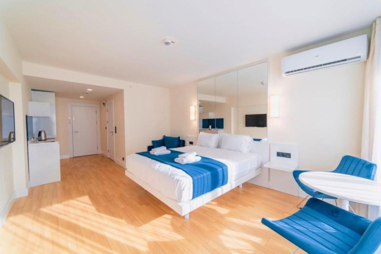 Orbi Twin Towers Aparthotel With Sea View バトゥーミ エクステリア 写真