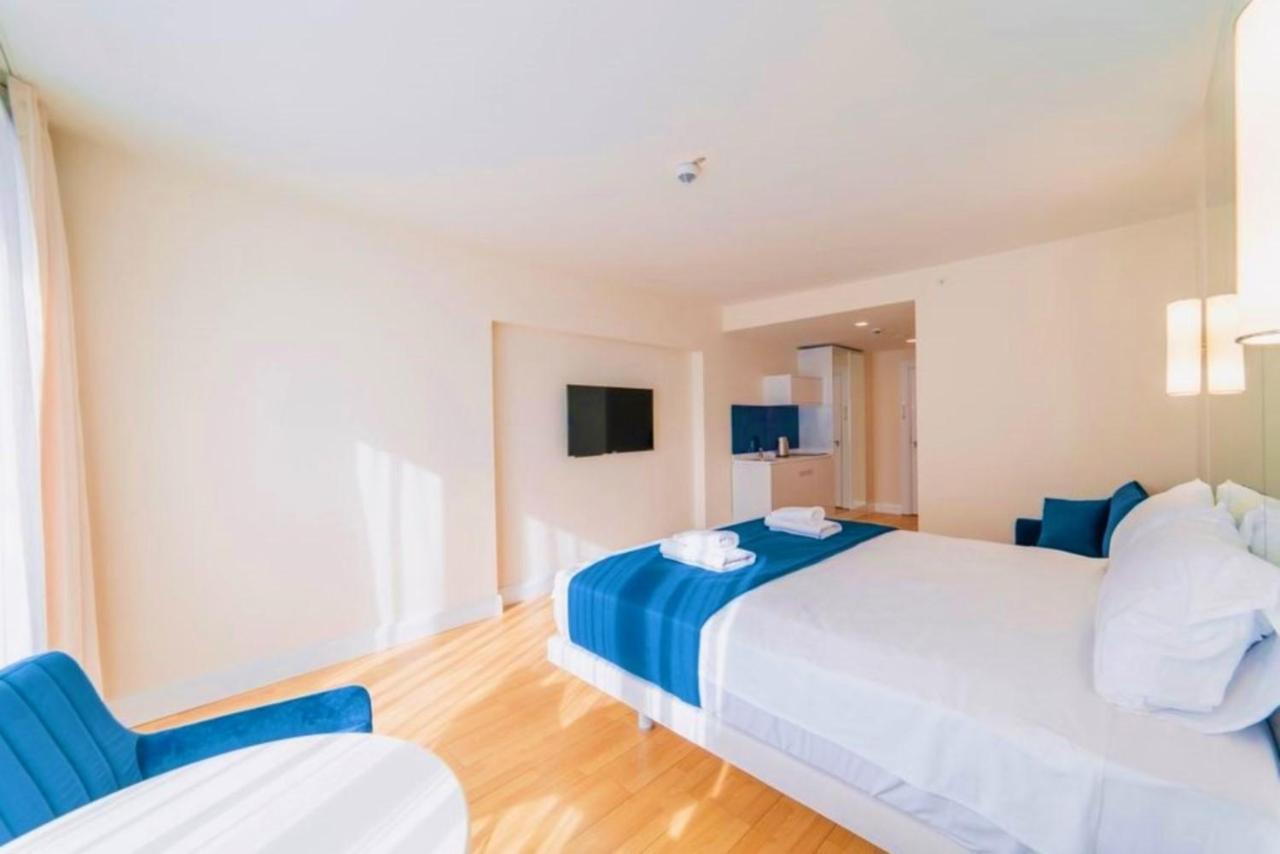 Orbi Twin Towers Aparthotel With Sea View バトゥーミ エクステリア 写真