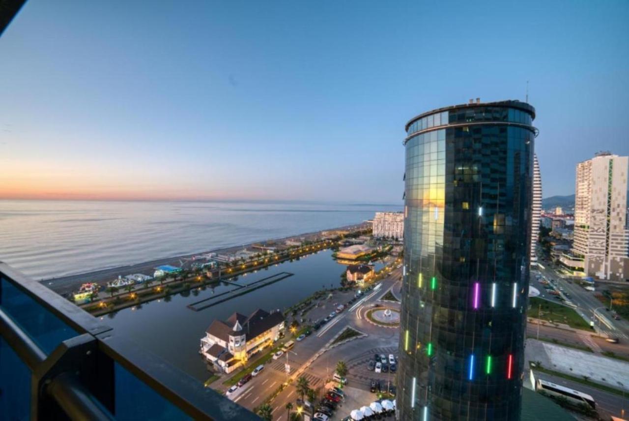 Orbi Twin Towers Aparthotel With Sea View バトゥーミ エクステリア 写真