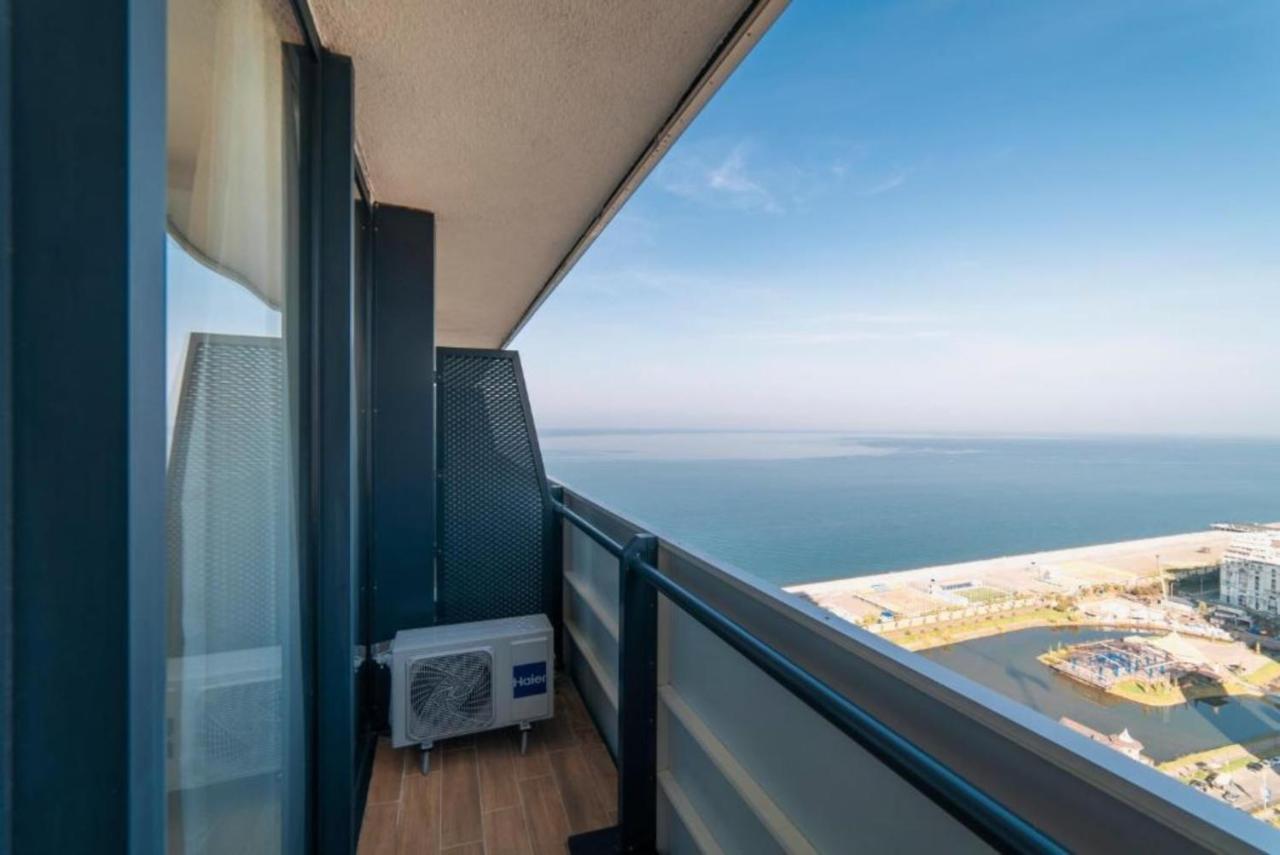 Orbi Twin Towers Aparthotel With Sea View バトゥーミ エクステリア 写真