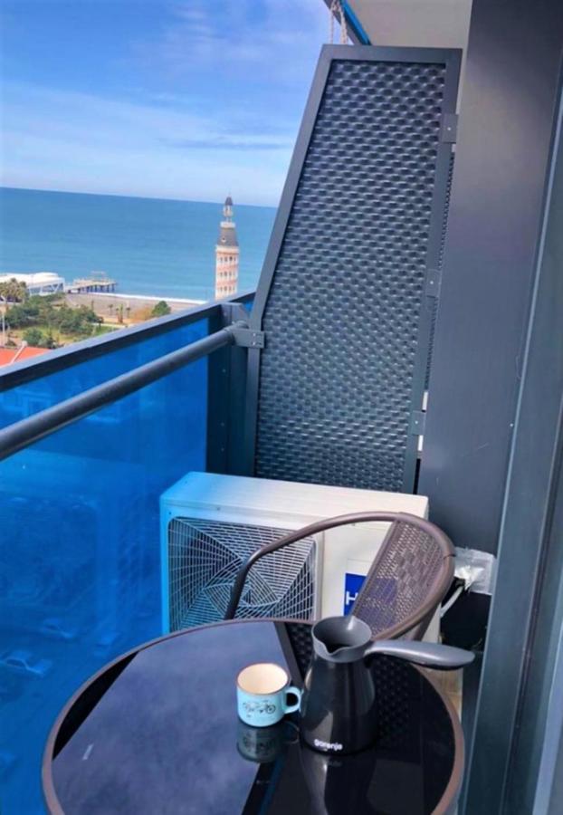 Orbi Twin Towers Aparthotel With Sea View バトゥーミ エクステリア 写真