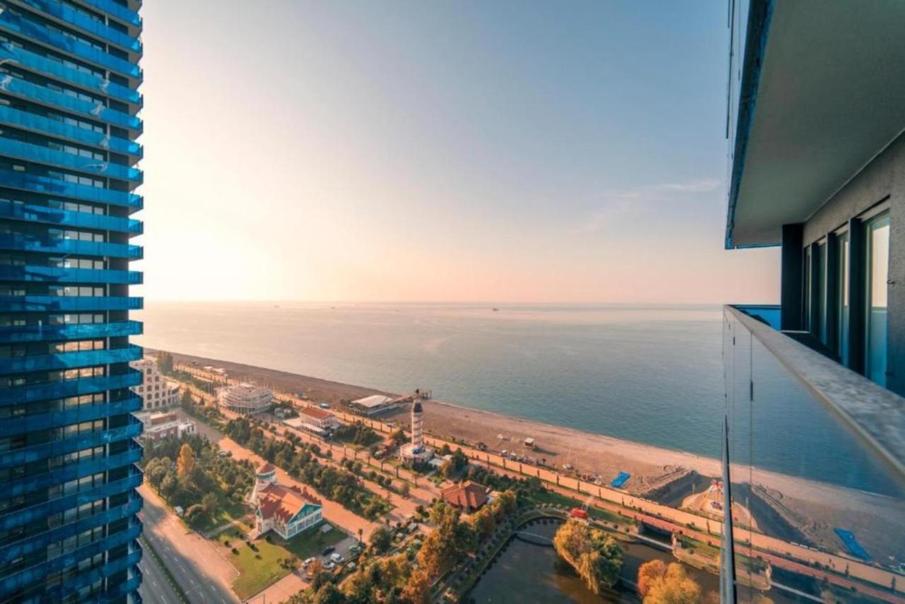 Orbi Twin Towers Aparthotel With Sea View バトゥーミ エクステリア 写真