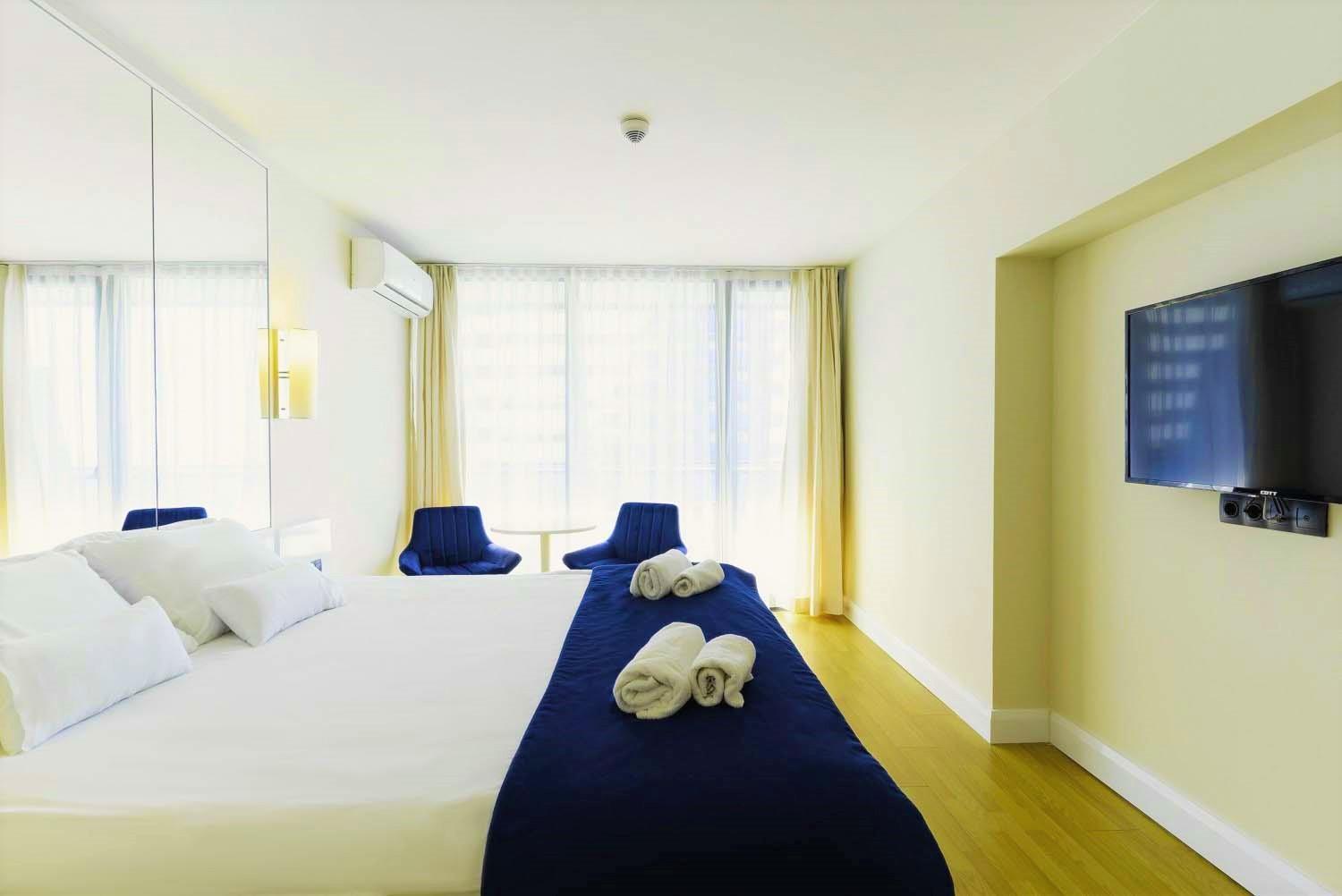 Orbi Twin Towers Aparthotel With Sea View バトゥーミ エクステリア 写真
