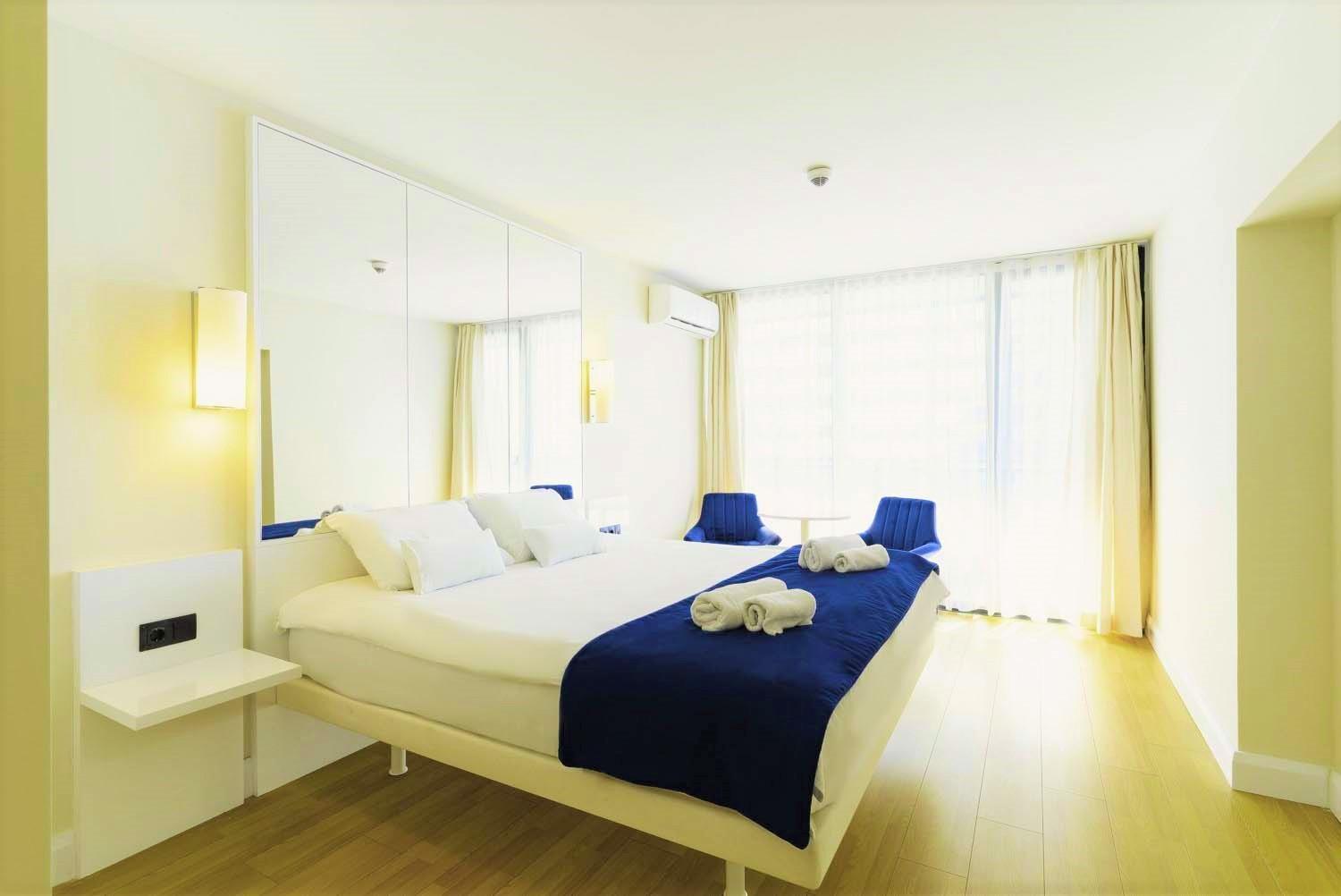Orbi Twin Towers Aparthotel With Sea View バトゥーミ エクステリア 写真