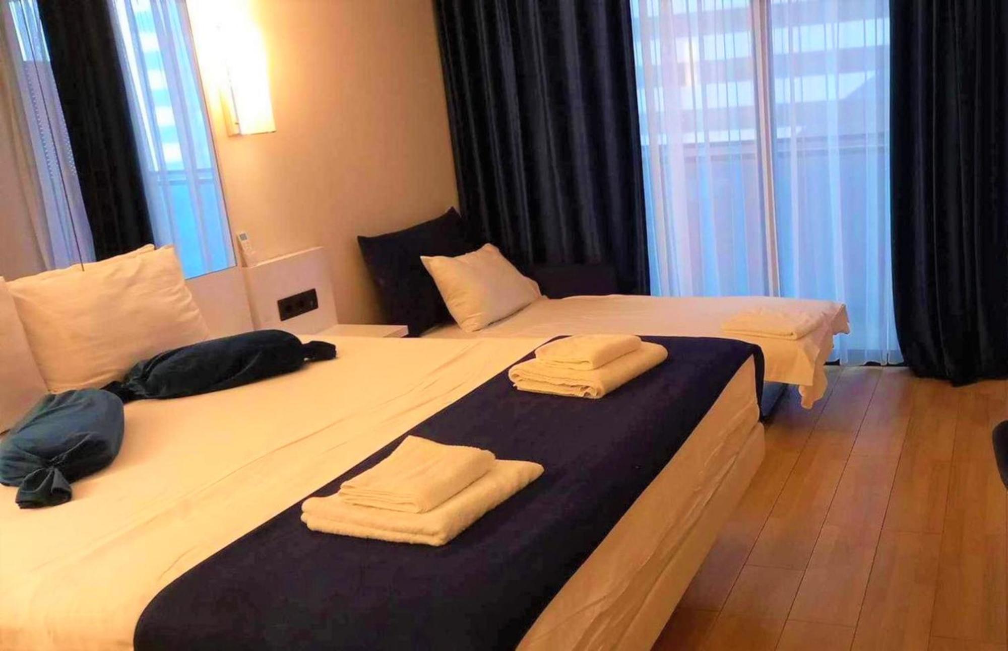 Orbi Twin Towers Aparthotel With Sea View バトゥーミ エクステリア 写真