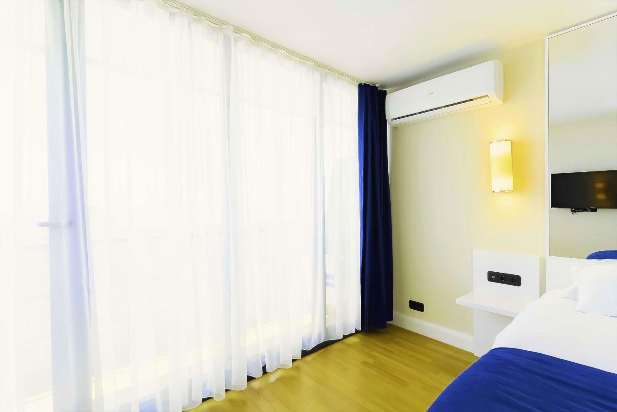 Orbi Twin Towers Aparthotel With Sea View バトゥーミ エクステリア 写真