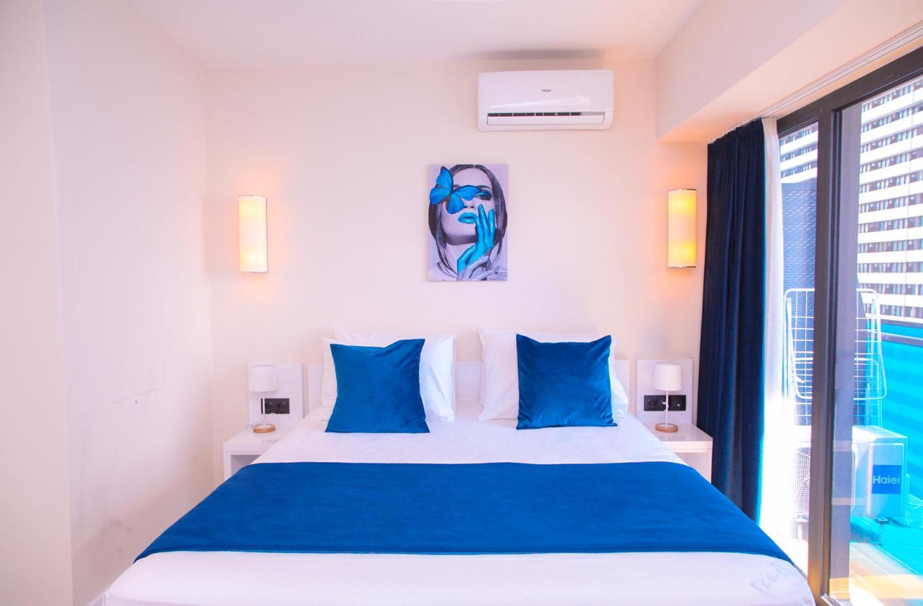 Orbi Twin Towers Aparthotel With Sea View バトゥーミ エクステリア 写真