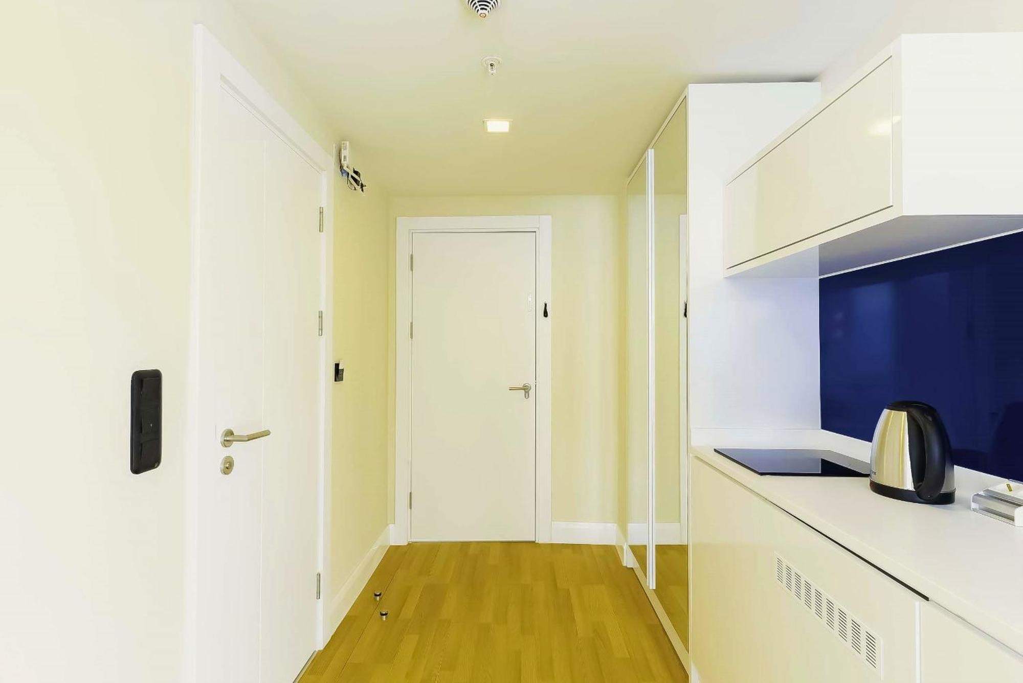 Orbi Twin Towers Aparthotel With Sea View バトゥーミ エクステリア 写真