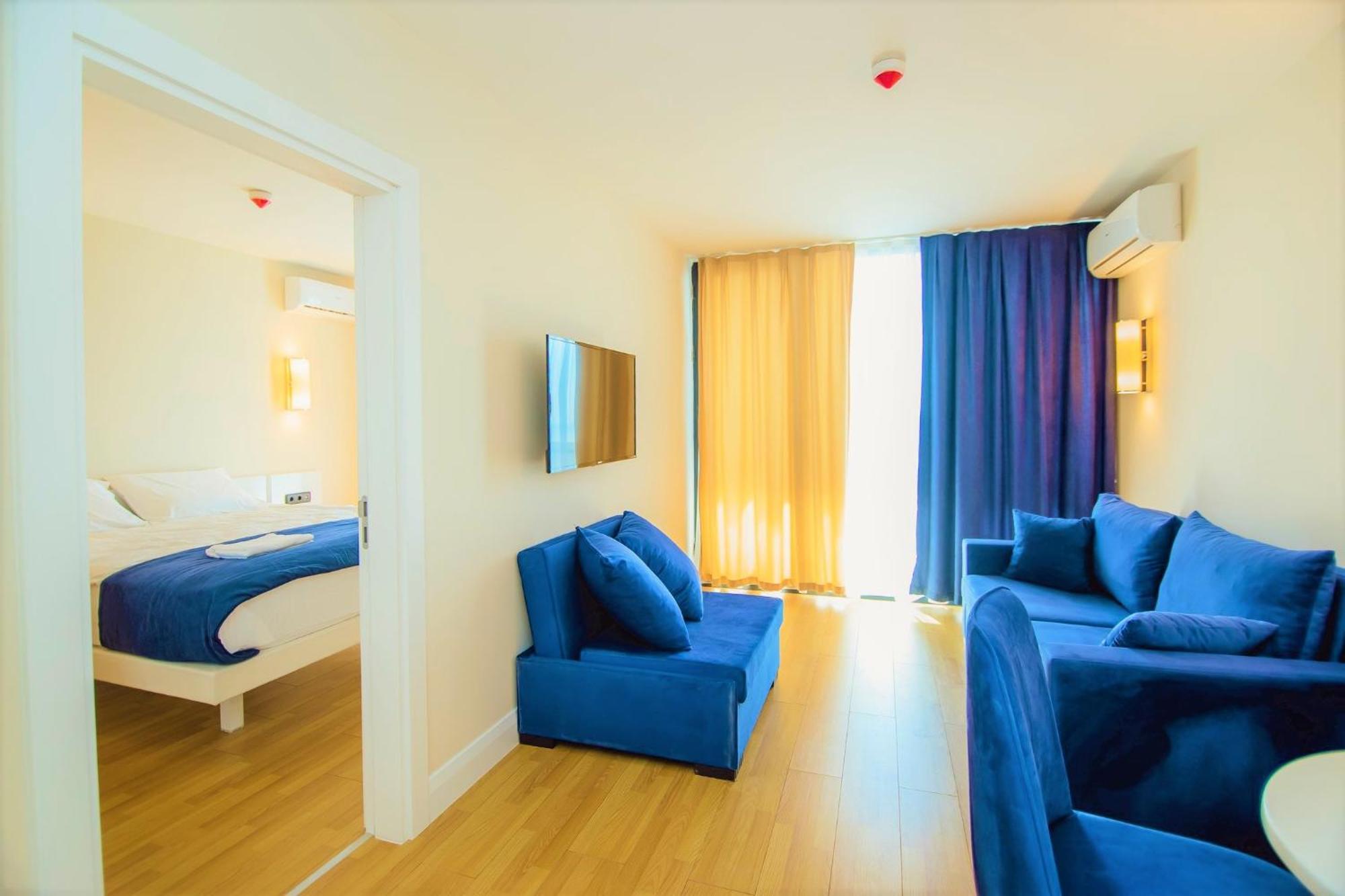 Orbi Twin Towers Aparthotel With Sea View バトゥーミ エクステリア 写真