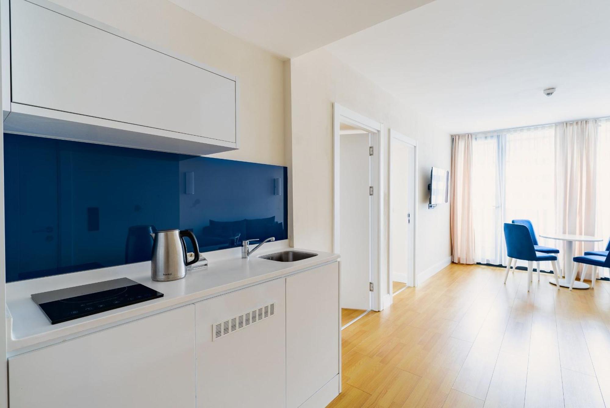 Orbi Twin Towers Aparthotel With Sea View バトゥーミ エクステリア 写真