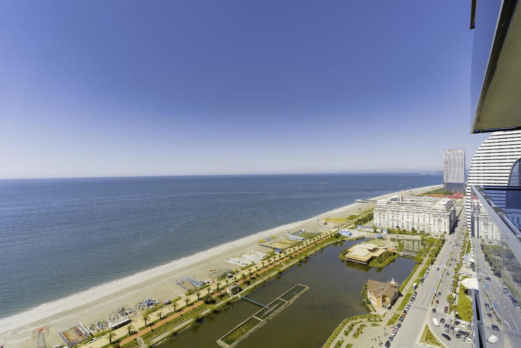 Orbi Twin Towers Aparthotel With Sea View バトゥーミ エクステリア 写真