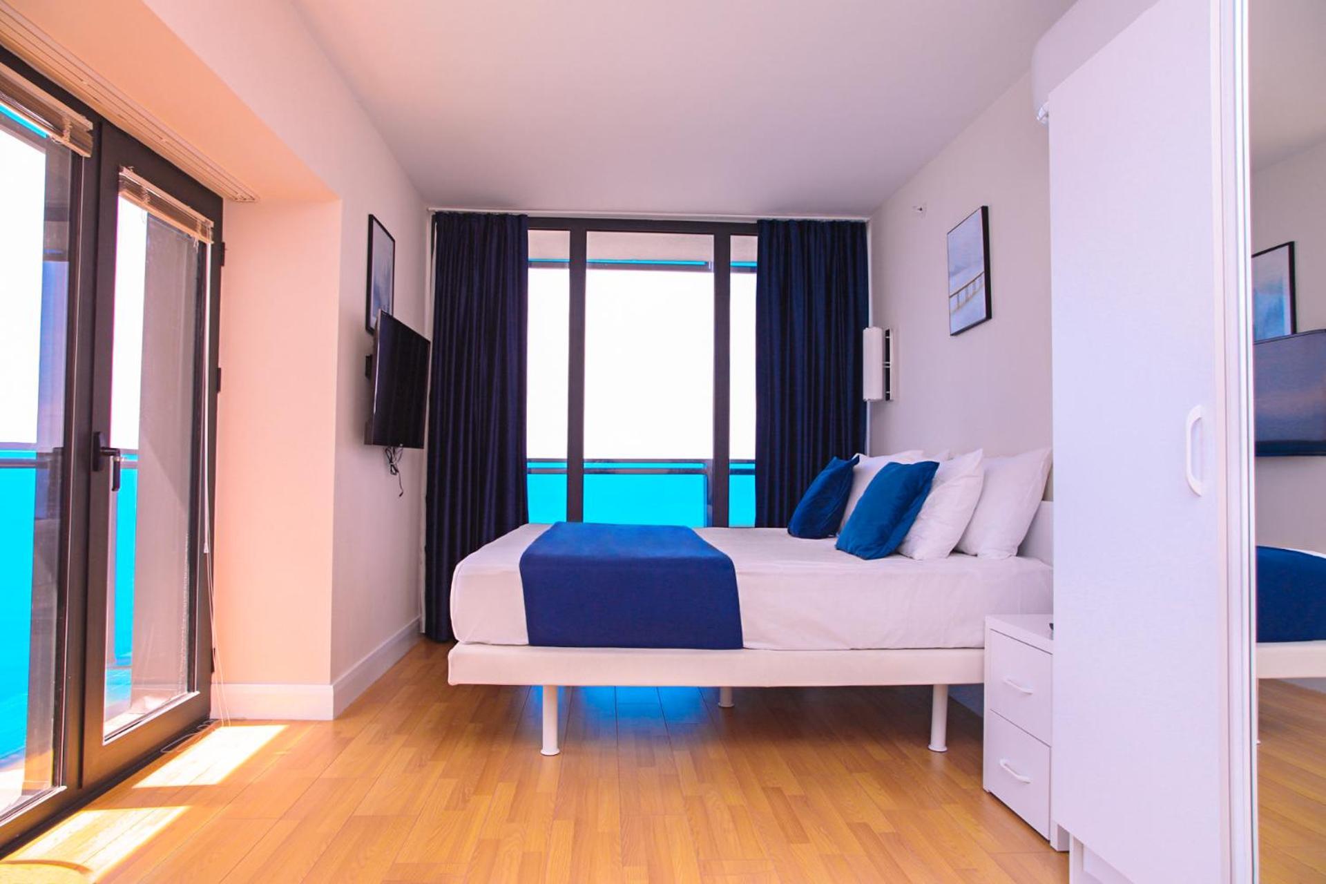 Orbi Twin Towers Aparthotel With Sea View バトゥーミ エクステリア 写真
