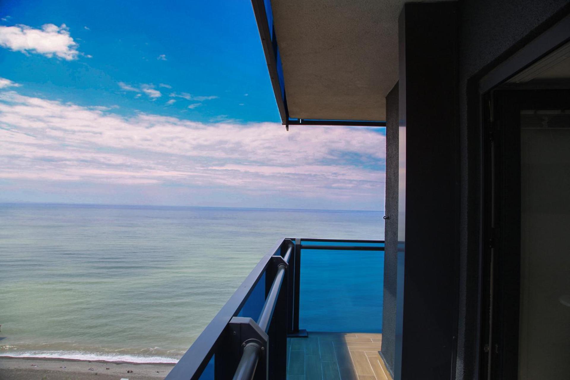Orbi Twin Towers Aparthotel With Sea View バトゥーミ エクステリア 写真