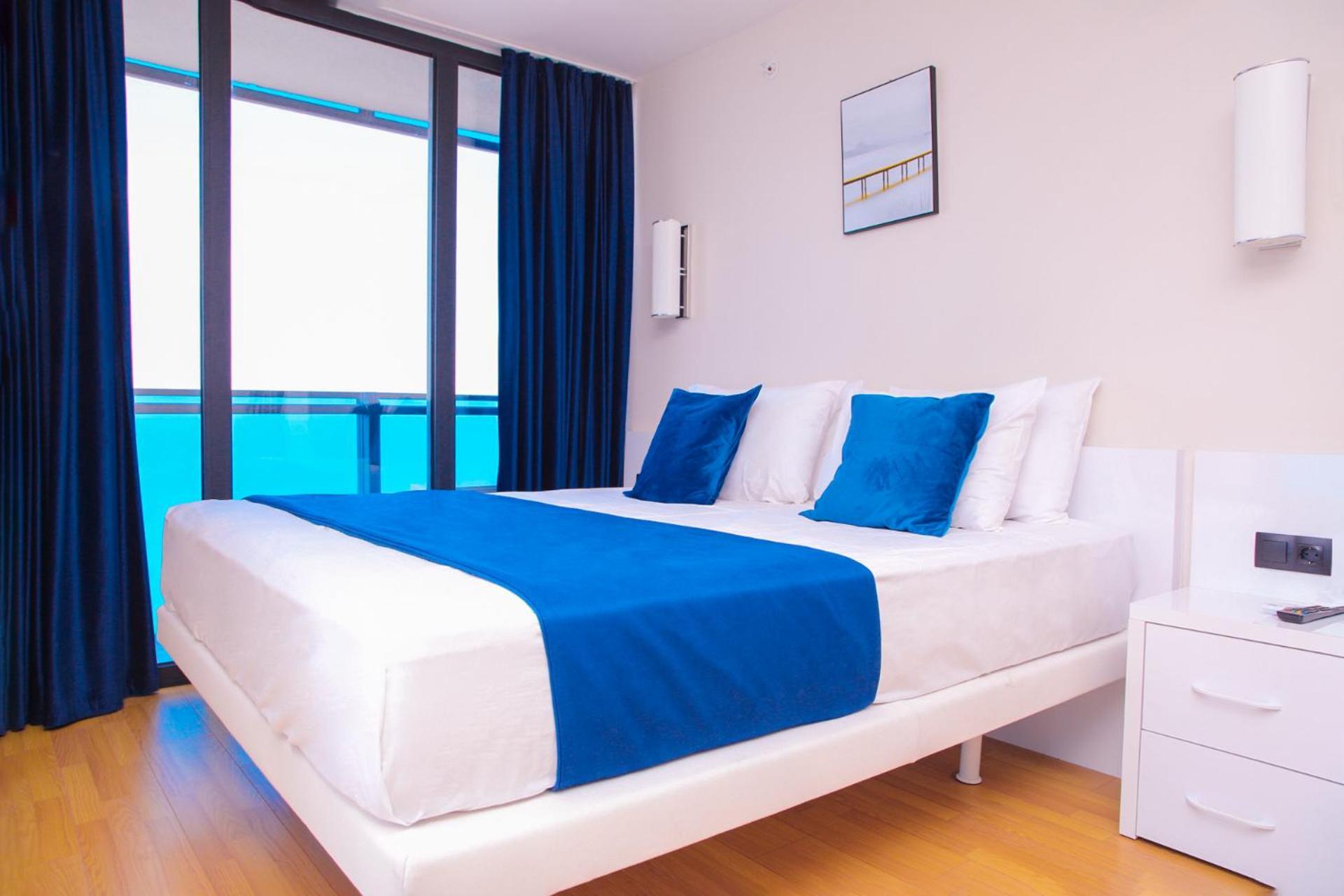 Orbi Twin Towers Aparthotel With Sea View バトゥーミ エクステリア 写真