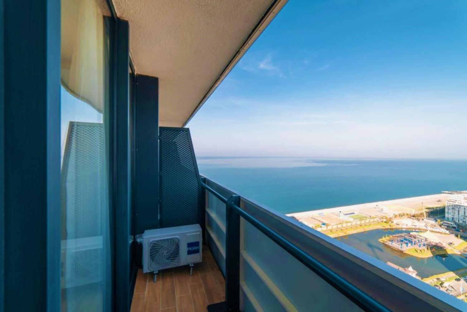 Orbi Twin Towers Aparthotel With Sea View バトゥーミ エクステリア 写真