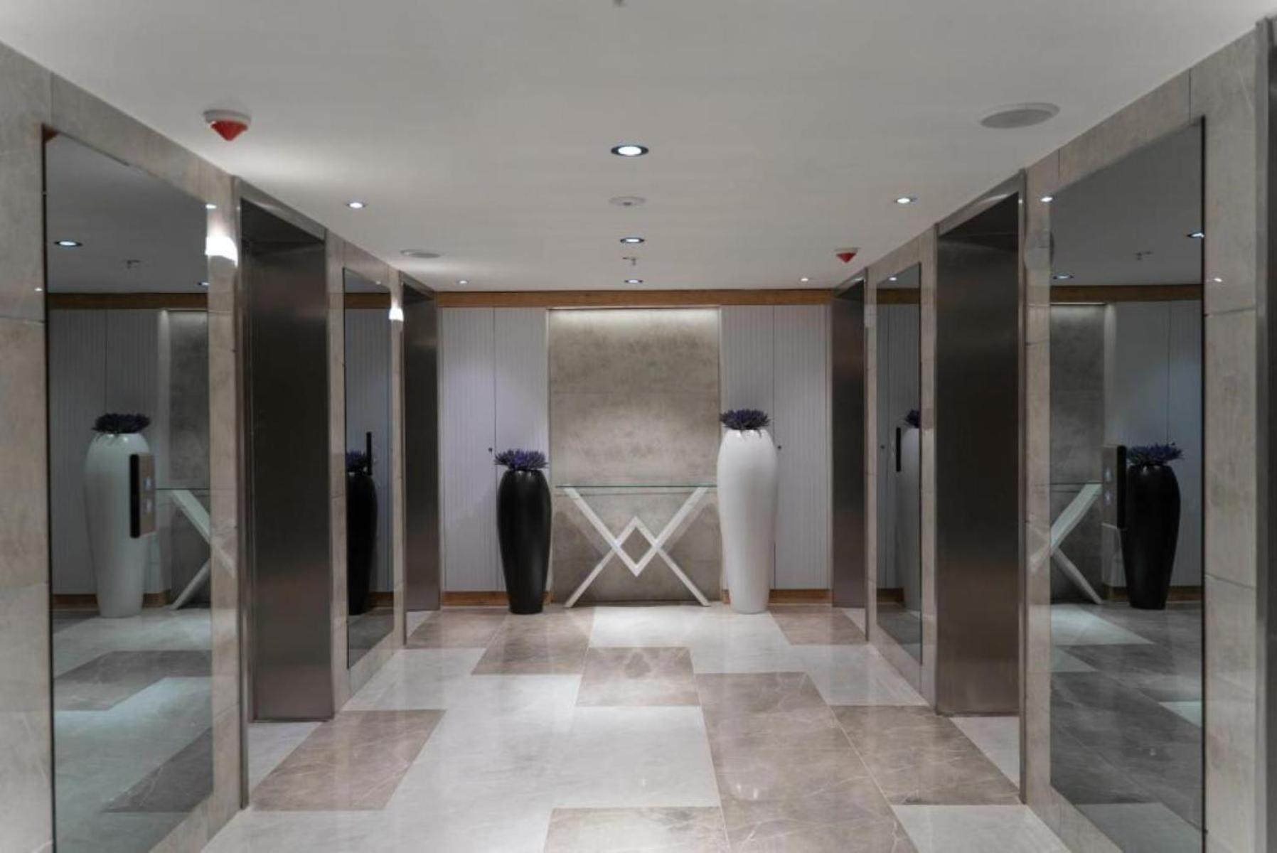 Orbi Twin Towers Aparthotel With Sea View バトゥーミ エクステリア 写真